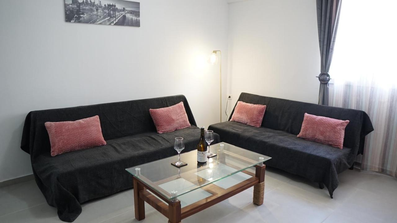Nikolas Family Apartments Moirai Luaran gambar
